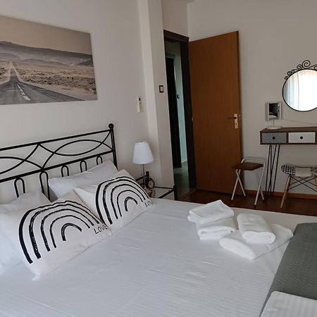 Cosy Apartment On Dragon Street Athena Bagian luar foto