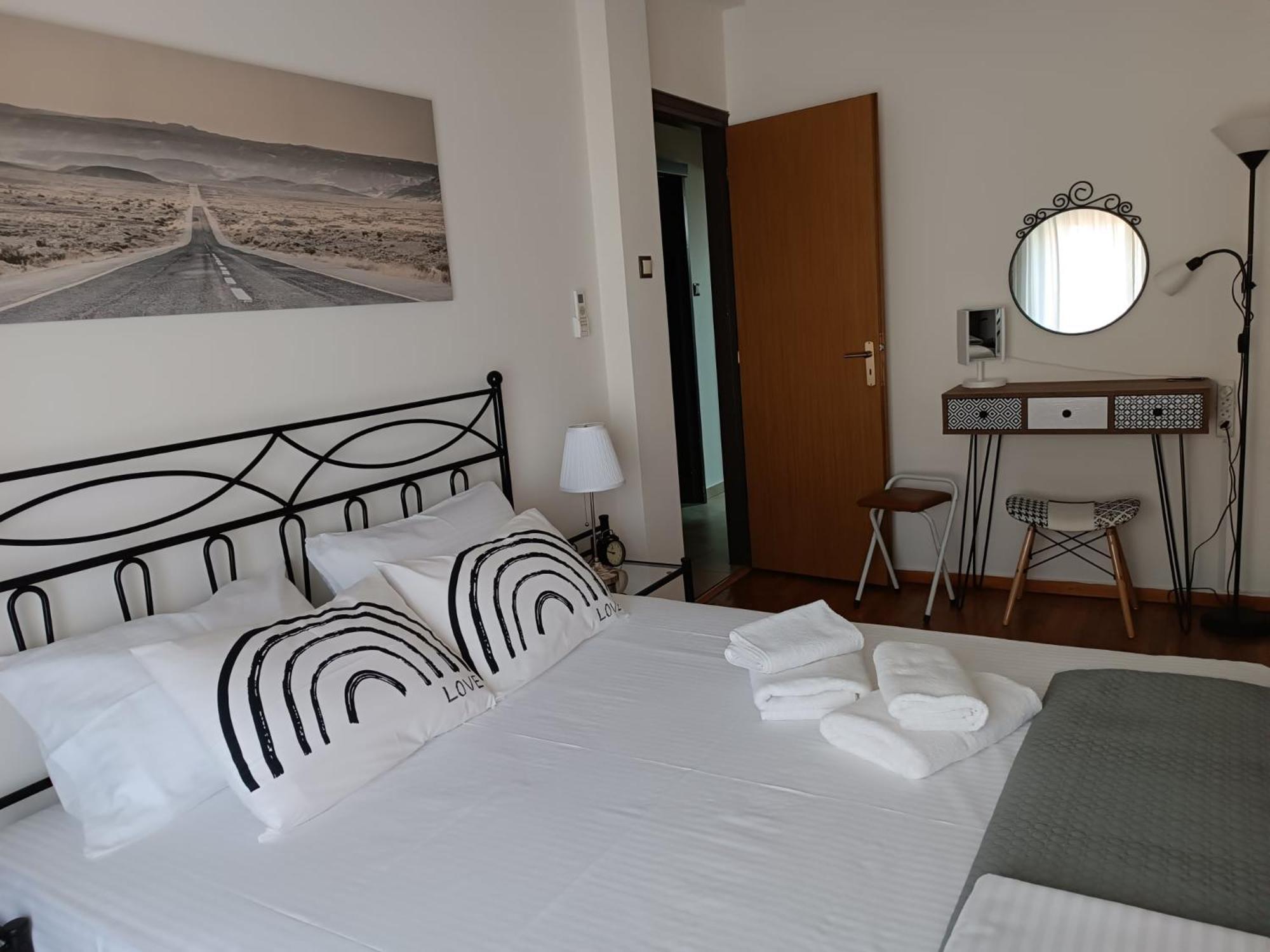 Cosy Apartment On Dragon Street Athena Bagian luar foto